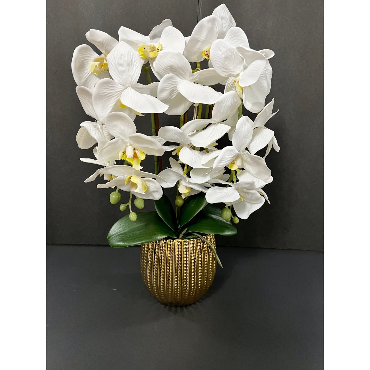 3 Stiele Weiße Orchideen Arrangement in einem Goldtopf