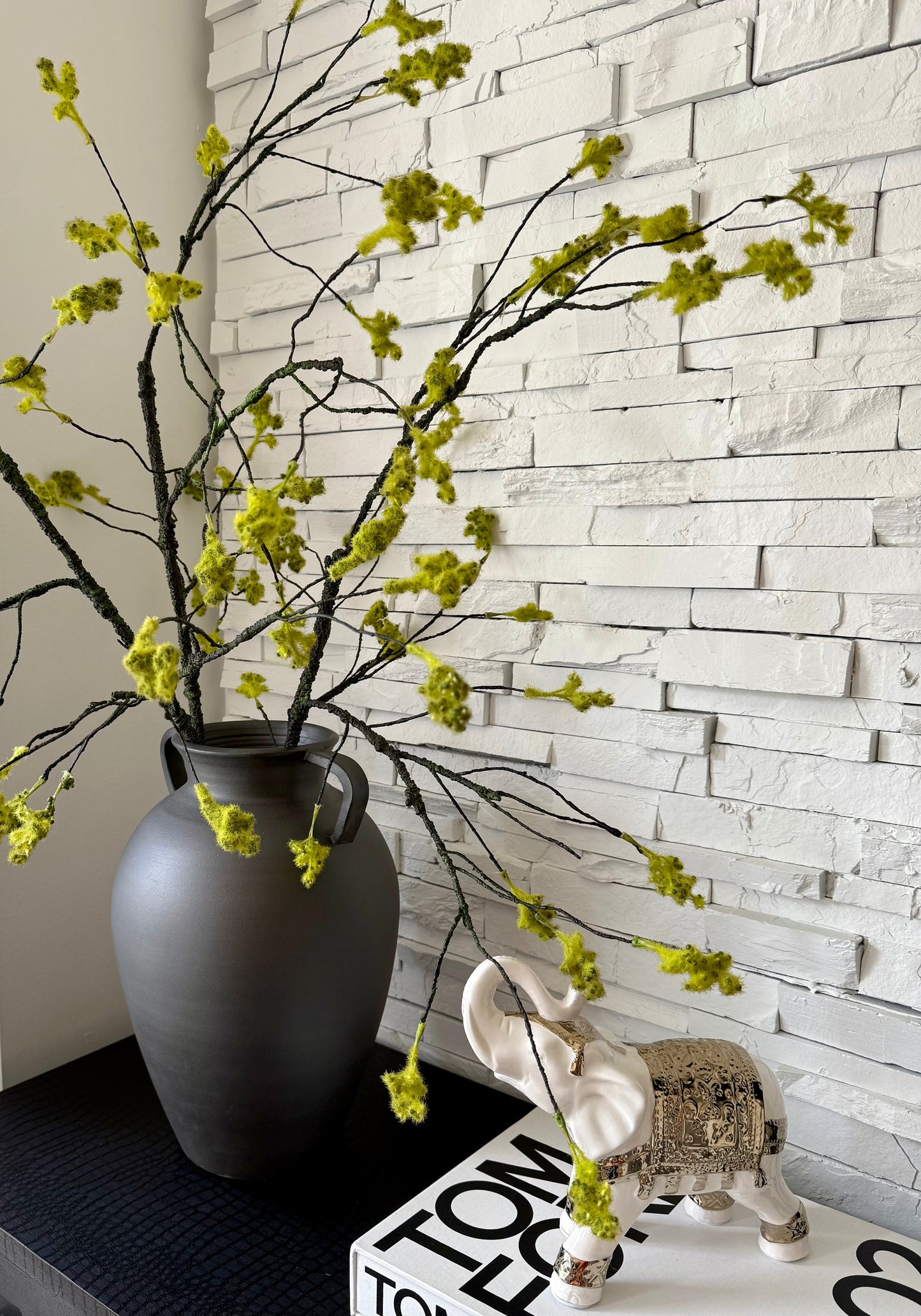 Große handgefertigte Terrakotta-Vase