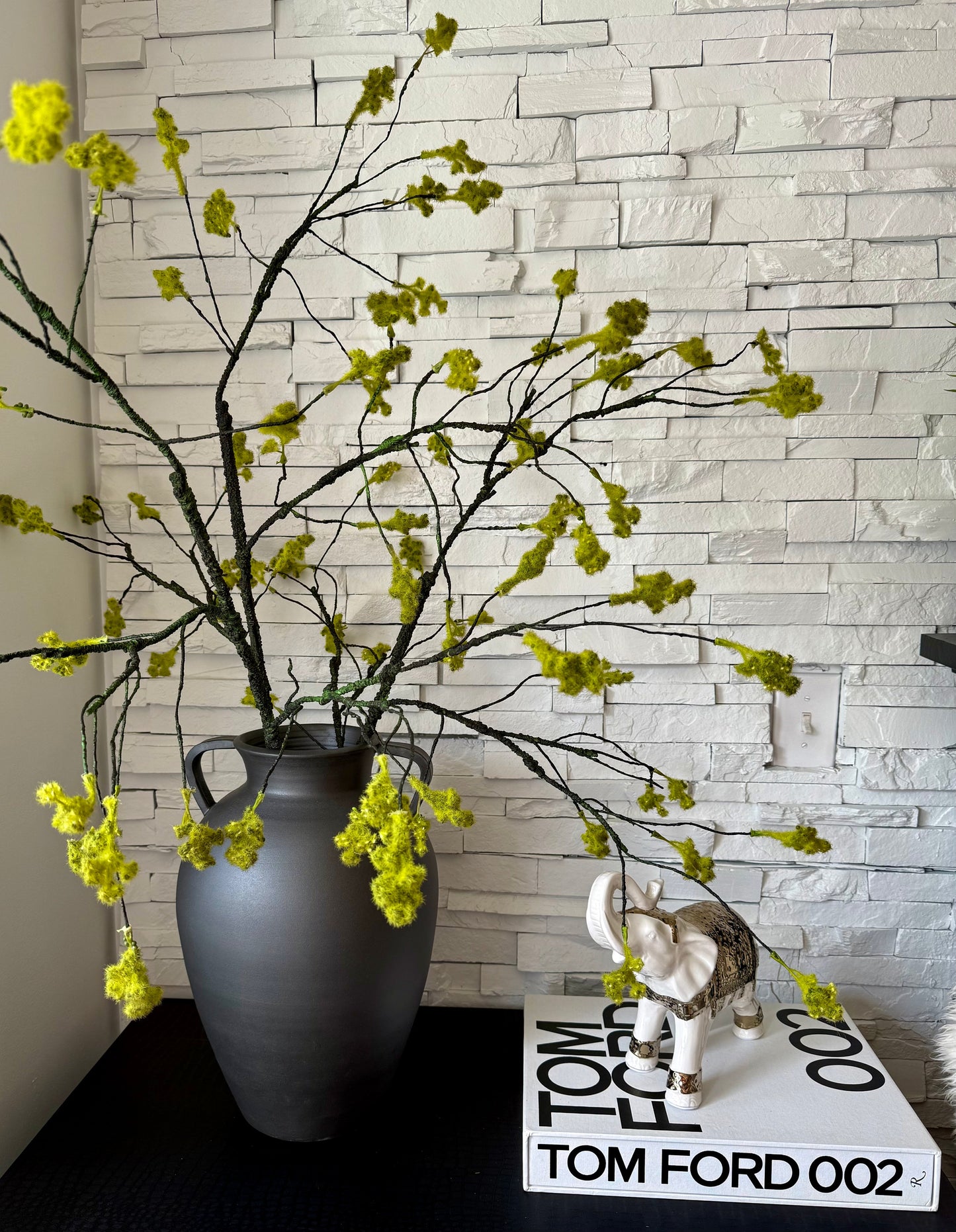 Große handgefertigte Terrakotta-Vase