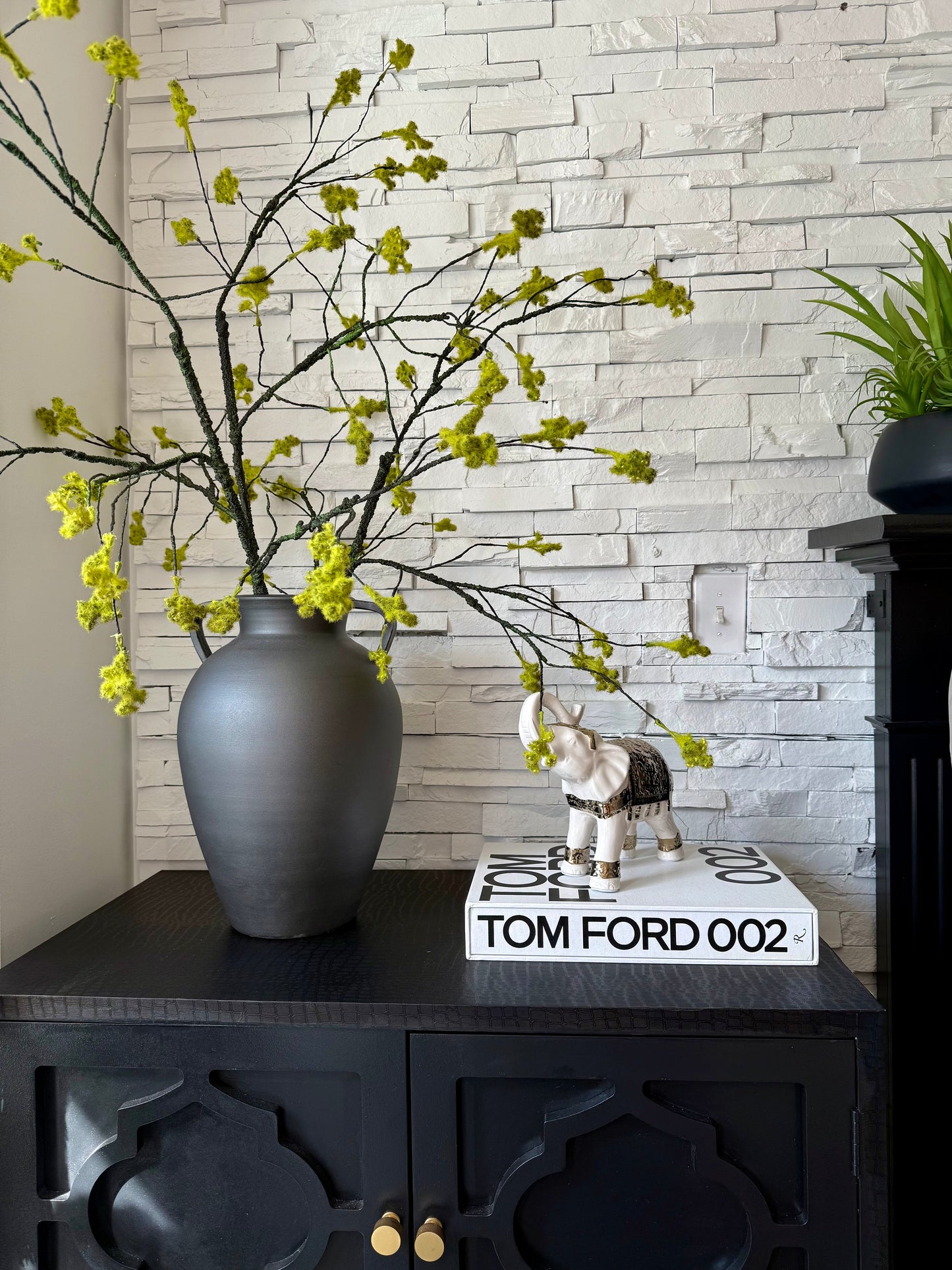 Große handgefertigte Terrakotta-Vase