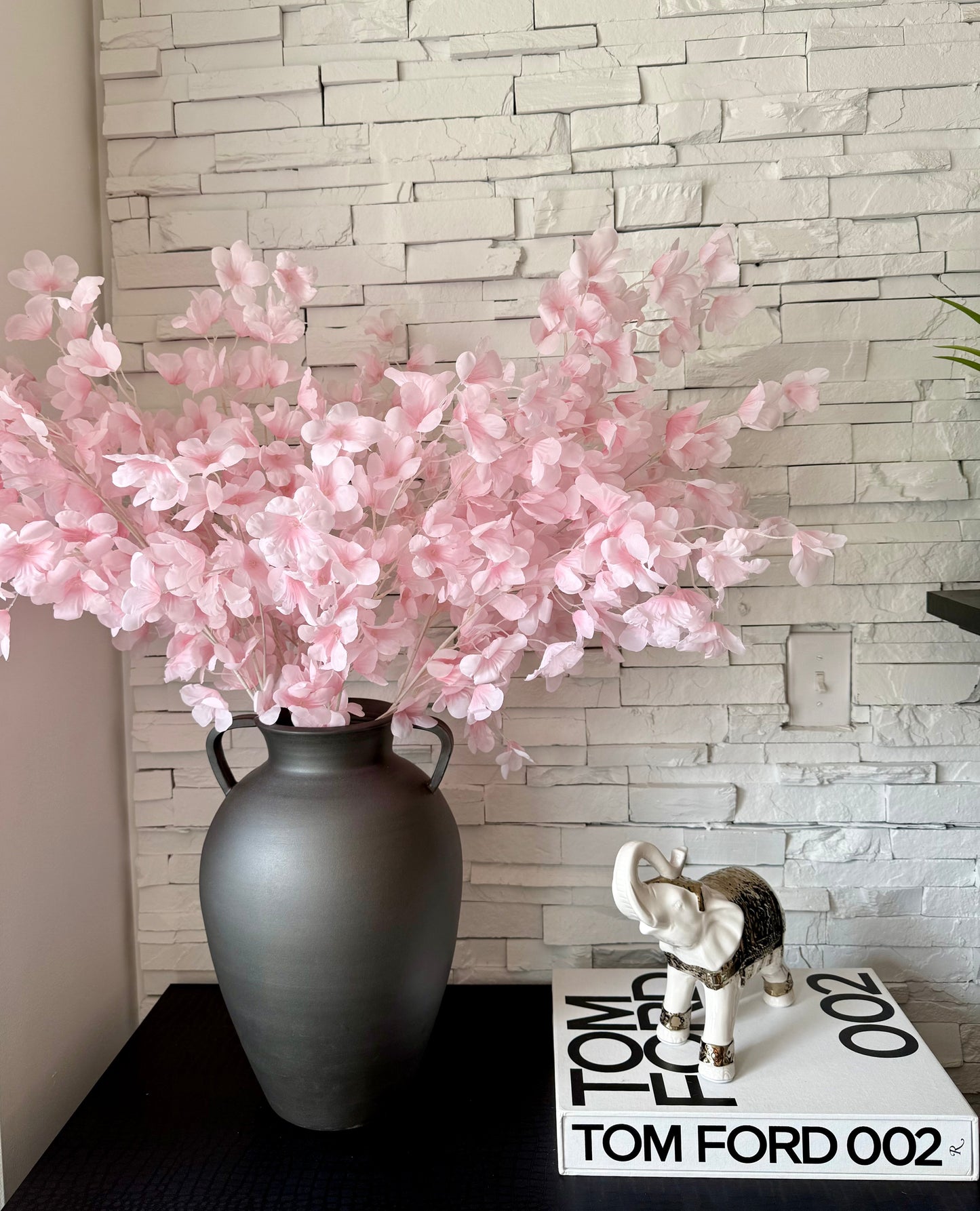 Große handgefertigte Terrakotta-Vase