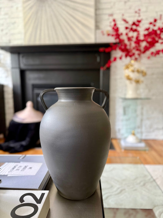 Große handgefertigte Terrakotta-Vase