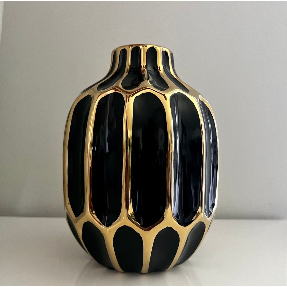 Keramische Dekorative Vase mit Goldakzenten