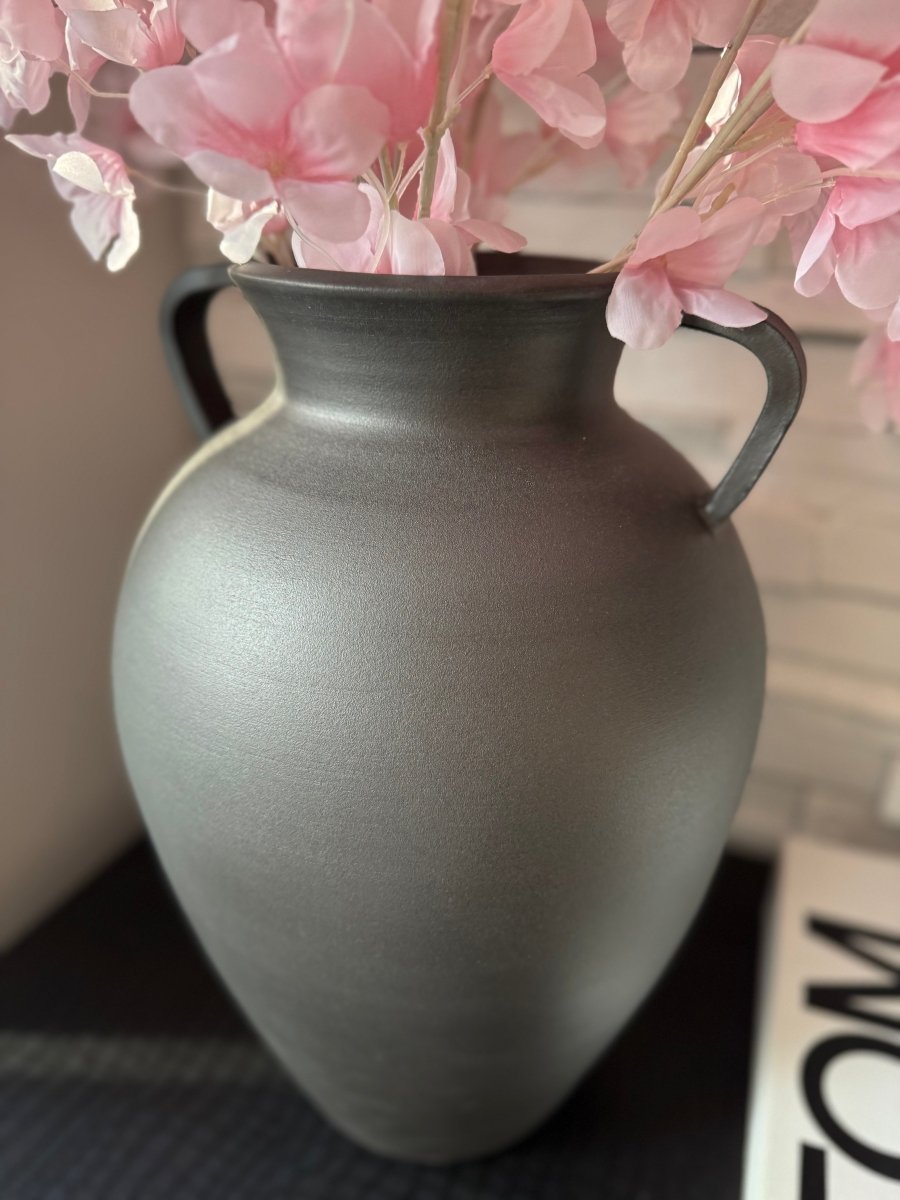 Große handgefertigte Terrakotta-Vase