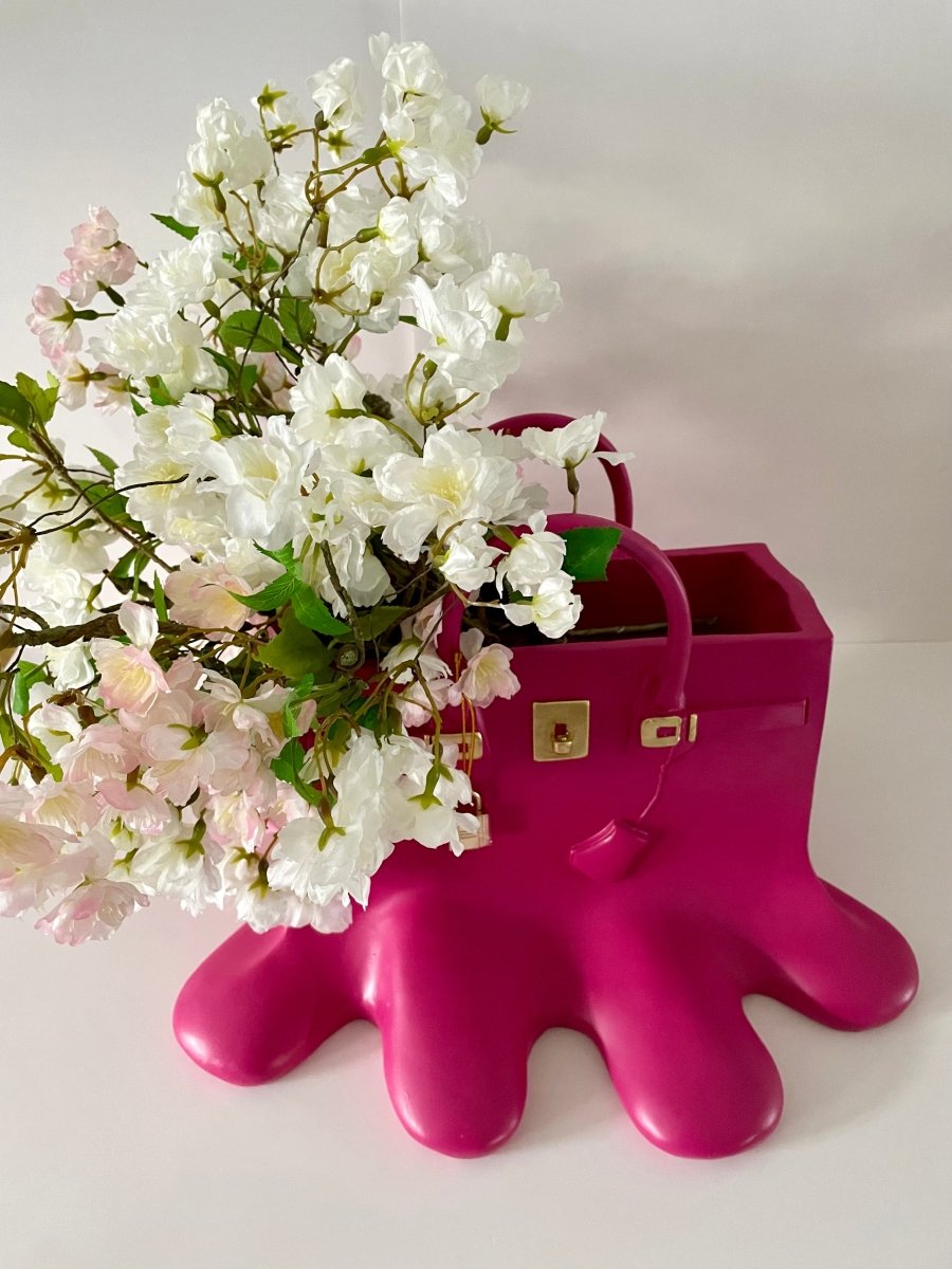 Luxus Designer Inspiriertes Schmelzharz Blumenvasen-Handtaschen-Form - Wohnkultur Handgefertigt von Designed By The Boss