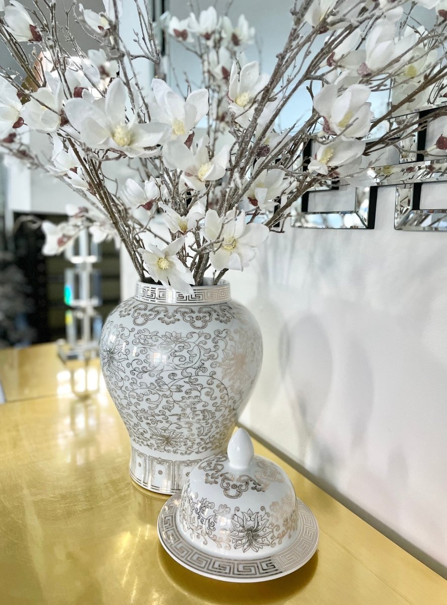Handbemalte Weiße Und Goldene Kirschblüten Keramische Dekorative Ingwer-Glas von Designed By The Boss